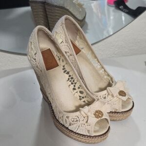 Tory Burch Cream Lace Wedge Shoes